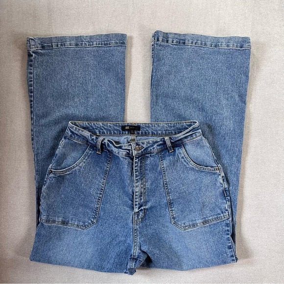 Frye Front Pocket Flare Jeans. Size 31. - Picture 8 of 11